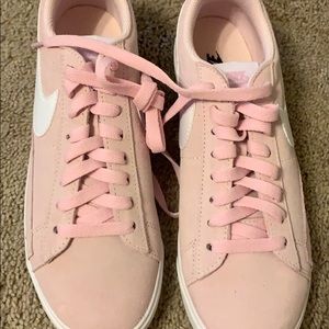Nike sneakers Brand new never wore